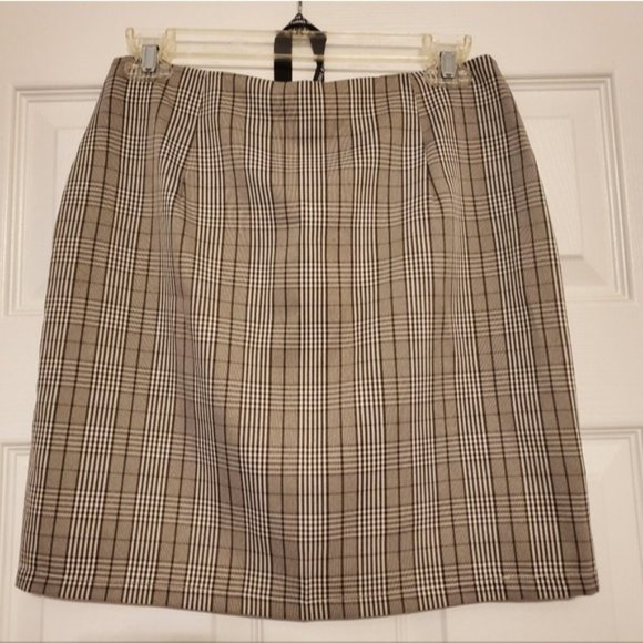 PrettyLittleThing- Skirt - Picture 2 of 4